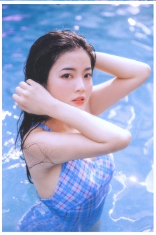 美女抹胸视频